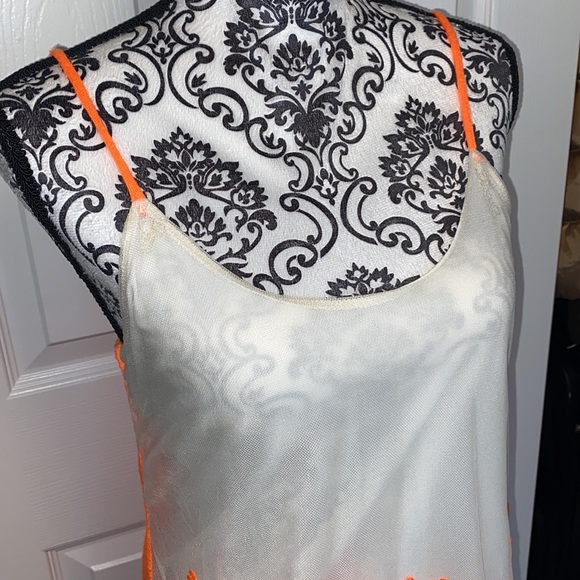 Daytrip Neón Orange Floral Embroidered Mesh Tank - Picture 10 of 14